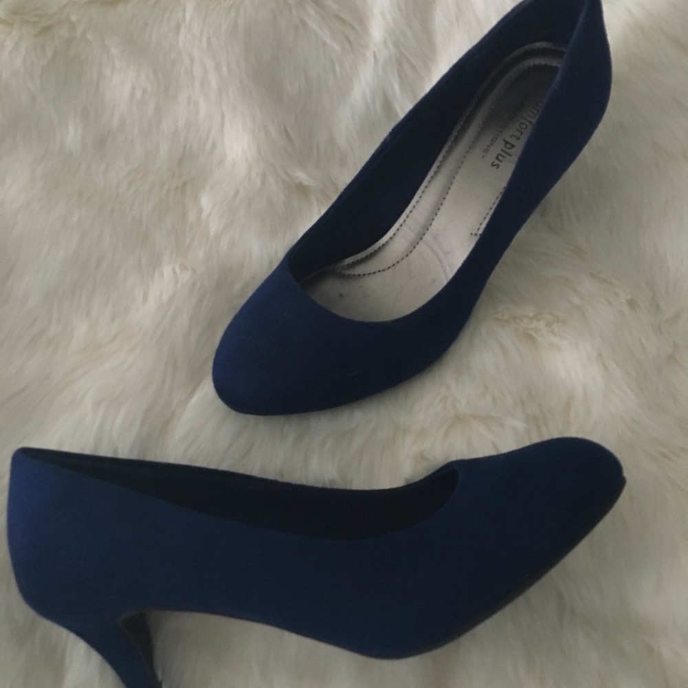 Faux sued navy heels